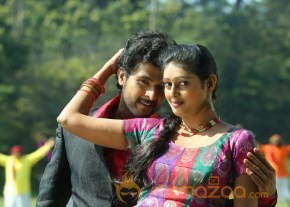 Kalyani Nair in Puthusa Naan Poranthen Movie Stills photo 9