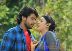 Kalyani Nair in Puthusa Naan Poranthen Movie Stills photo 7