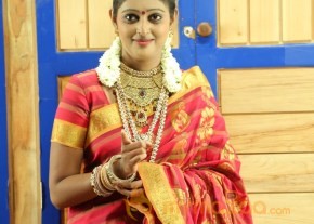 Kalyani Nair in Puthusa Naan Poranthen Movie Stills photo 12