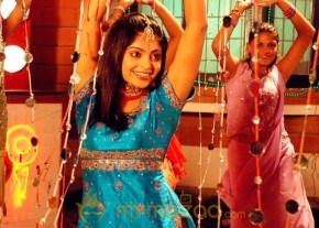 Kola Kolaya Mundhirika Movie Stills photo 18