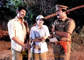 Kola Kolaya Mundhirika Movie Stills photo 26