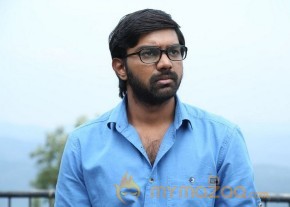 Maalai Nerathu Mayakkam Tamil Movie Photos photo 11