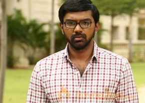 Maalai Nerathu Mayakkam Tamil Movie Photos photo 21