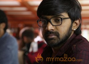Maalai Nerathu Mayakkam Tamil Movie Photos photo 14
