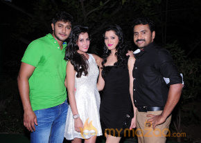 Maanathil Mayam Seithai Movie Stills  