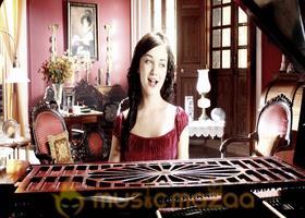 Madrasapattinam Working Stills photo 21