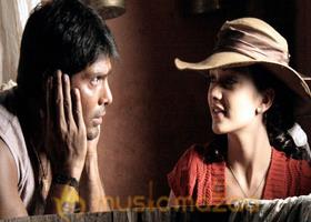 Madrasapattinam Working Stills photo 13