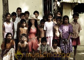 Madrasapattinam Working Stills photo 15