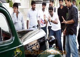 Madrasapattinam Working Stills photo 7