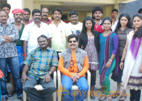 Naalu Ponnu Naalu Pasanga Movie Shooting Spot Stills  photo 12