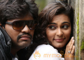 Nee En Uyire Movie Stills   photo 27