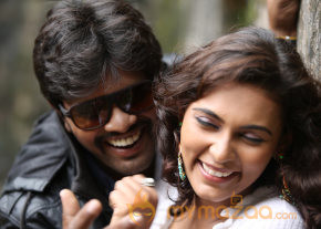Nee En Uyire Movie Stills   photo 18