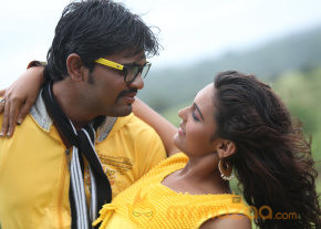 Nee En Uyire Movie Stills   photo 10