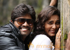 Nee En Uyire Movie Stills   photo 30