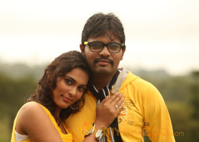 Nee En Uyire Movie Stills   photo 43