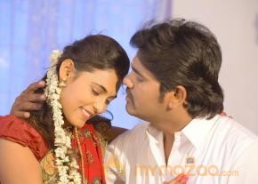 Nee En Uyire Movie Stills   photo 34