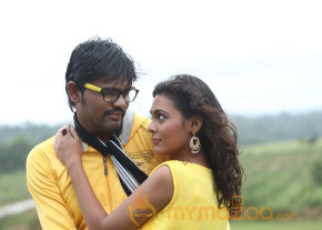 Nee En Uyire Movie Stills   photo 11
