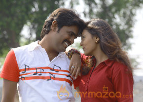 Nee En Uyire Movie Stills   photo 16
