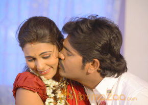 Nee En Uyire Movie Stills   photo 13