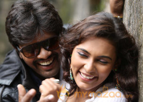 Nee En Uyire Movie Stills   photo 25
