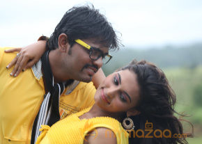 Nee En Uyire Movie Stills   photo 38
