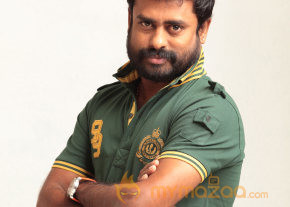 Nee Yellam Nalla Varuva Daa Movie Working Stills photo 9