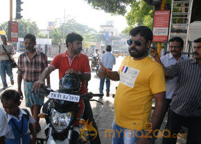 Nee Yellam Nalla Varuva Daa Movie Working Stills photo 12