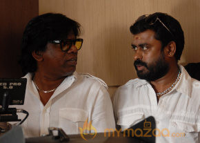 Nee Yellam Nalla Varuva Daa Movie Working Stills photo 3