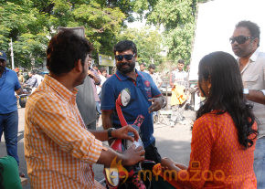 Nee Yellam Nalla Varuva Daa Movie Working Stills photo 10
