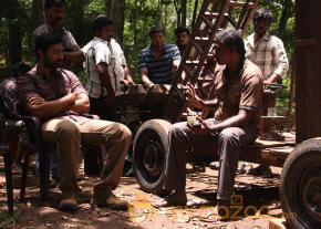 Netru Indru Hot Movie Stills photo 43
