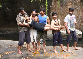 Netru Indru Hot Movie Stills photo 36