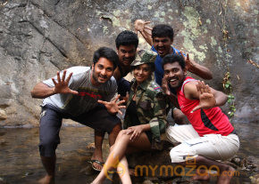 Netru Indru Hot Movie Stills photo 42