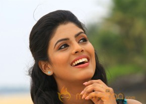 Nikeesha Patel in Karaiyoram Tamil Movie Stills photo 8