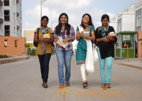 Ninaithathu Yaroo Movie Stills photo 80