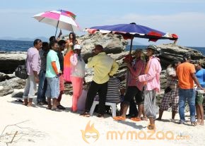 Oru Melliya Kodu movie working Stills