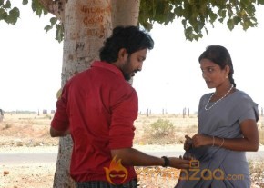 Oru Thozhan Oru Thozhi Tamil Film Stills photo 15
