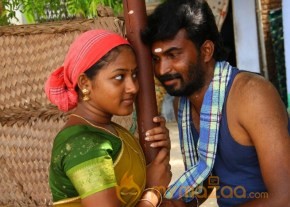 Oru Thozhan Oru Thozhi Tamil Film Stills photo 10