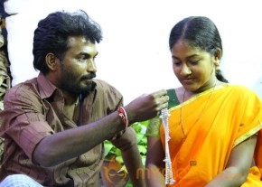 Oru Thozhan Oru Thozhi Tamil Film Stills photo 3