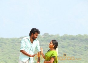 Oru Thozhan Oru Thozhi Tamil Film Stills photo 24
