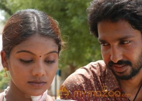 Oru Thozhan Oru Thozhi Tamil Film Stills photo 14