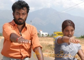Oru Thozhan Oru Thozhi Tamil Film Stills