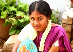 Oru Thozhan Oru Thozhi Tamil Film Stills photo 12
