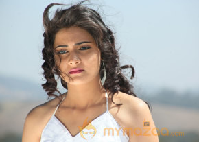 Oru Vaanavil Pola Movie Stills  photo 17