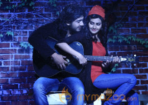 Oru Vaanavil Pola Movie Stills  photo 4