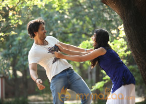 Pani Vizhum Malar Vanam Movie Stills  photo 5