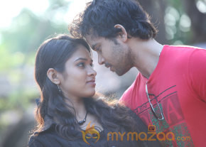 Pani Vizhum Malar Vanam Movie Stills  photo 7