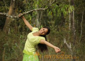 Pani Vizhum Malar Vanam Movie Stills  photo 3