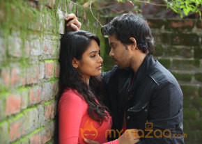 Pani Vizhum Malar Vanam Movie Stills  photo 15