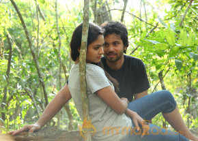 Pani Vizhum Malar Vanam Movie Stills  photo 8