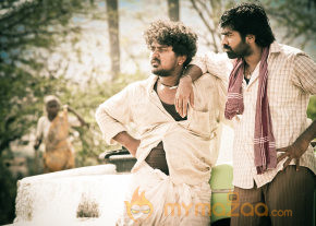 Pannaiyarum Padminiyum Movie Stills  photo 9